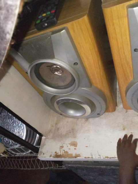 A picture of REDIO NAUZA BEI POW aina kipengele nikutesti na kuondoka nayo
