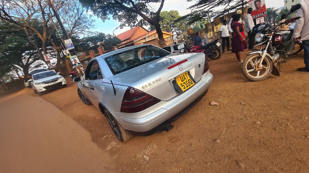 A picture of Open roof on sale and benz 4matic at low price