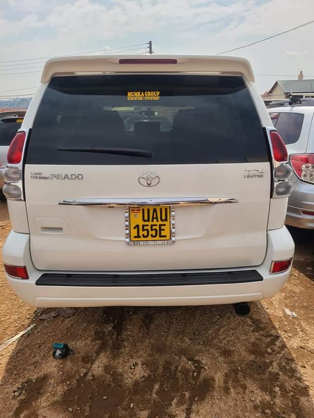 A picture of Toyota Prado TX 2005 model. Vvti 2.7Cc
