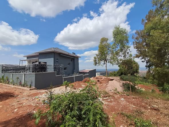 A picture of Rebero plot for sale