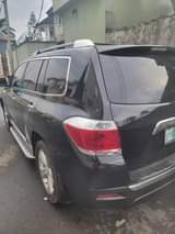 A picture of Extremely clean 2012 Toyota Highlander Everything working perfectly Nothing to
