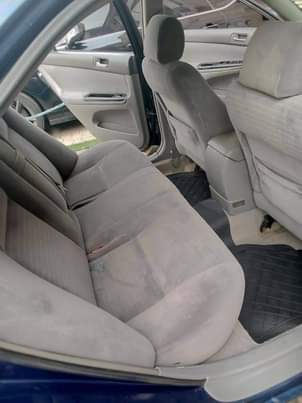 A picture of car s and untomibli