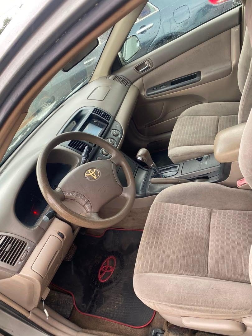A picture of Toyota Camry 06
