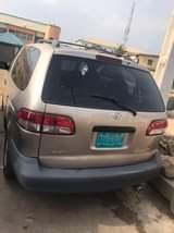 A picture of 2002 Toyota Sienna