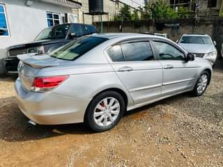 A picture of 010 Honda Accord