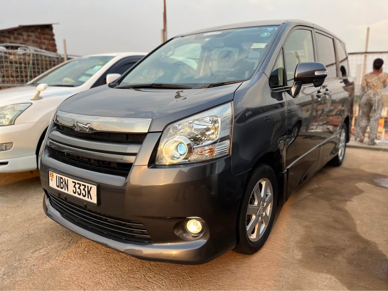 A picture of Toyota Noah SI grade