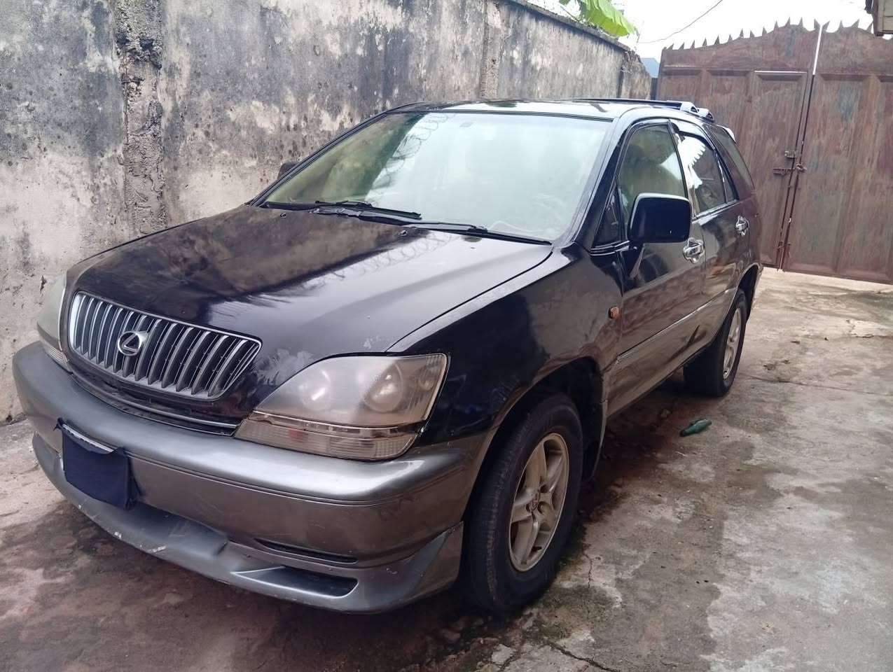 A picture of Lexus 09011850448