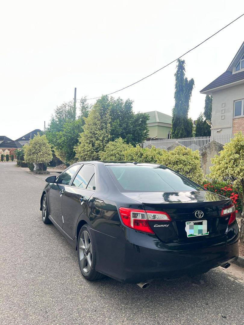A picture of Toyota Camry V6