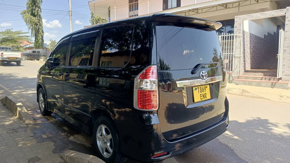 A picture of Toyota noah