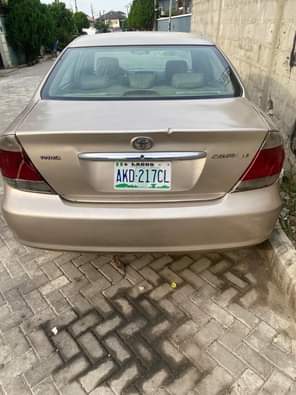A picture of 2005 Camry going for 1 950 u can call 08028311989