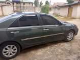 A picture of Sharp 2004 toyota camry 2 4 with 4plugs engine grey