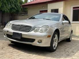 A picture of Super sharp 2006 C280 everythings woking perfectly just buy and