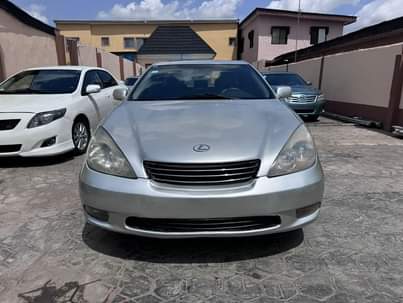 A picture of Lexus Es 330