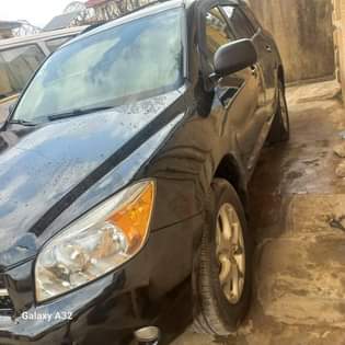 A picture of Toyota rav4 3 seater