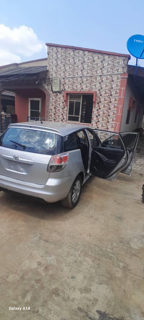A picture of Toyota matrix 05