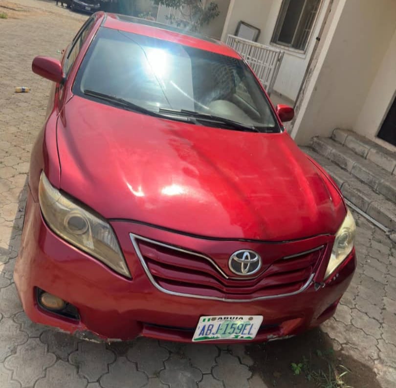 A picture of 2010 Toyota Camry LE