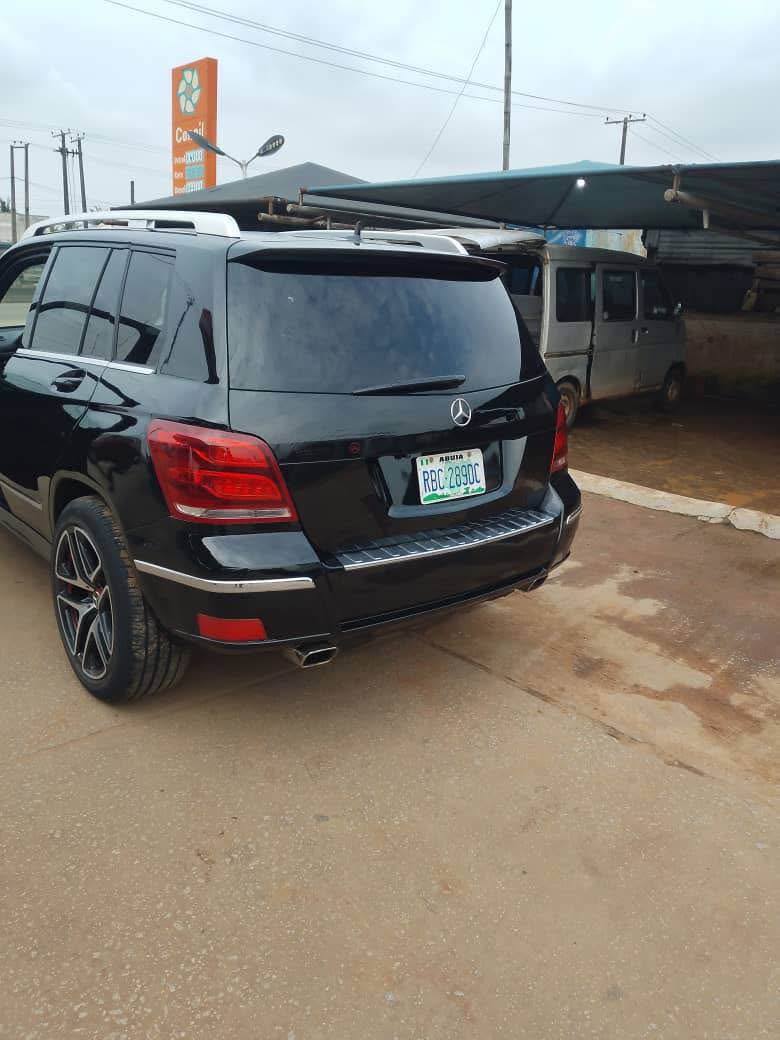 A picture of Distress sales Glk 350 buy and drive 011