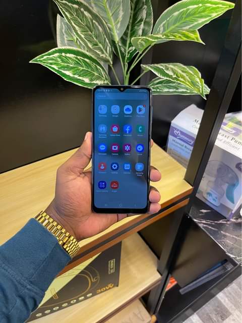 A picture of SAMSUNG A12