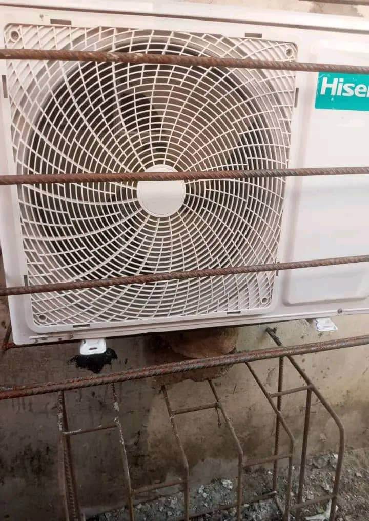 A picture of 2hp non inverter ac 2 months used