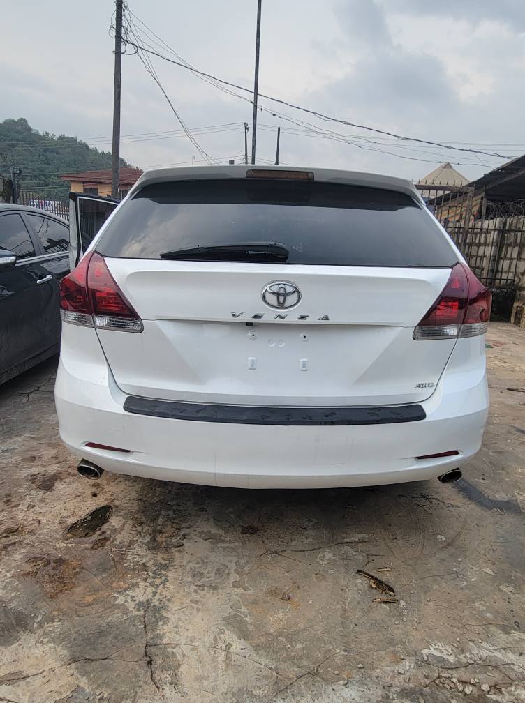 A picture of UNREGISTERED TOYOTA VENZA FULLEST OPTION