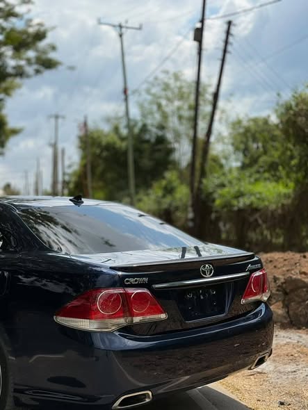 A picture of TOYOTA CROWN ATHLETE