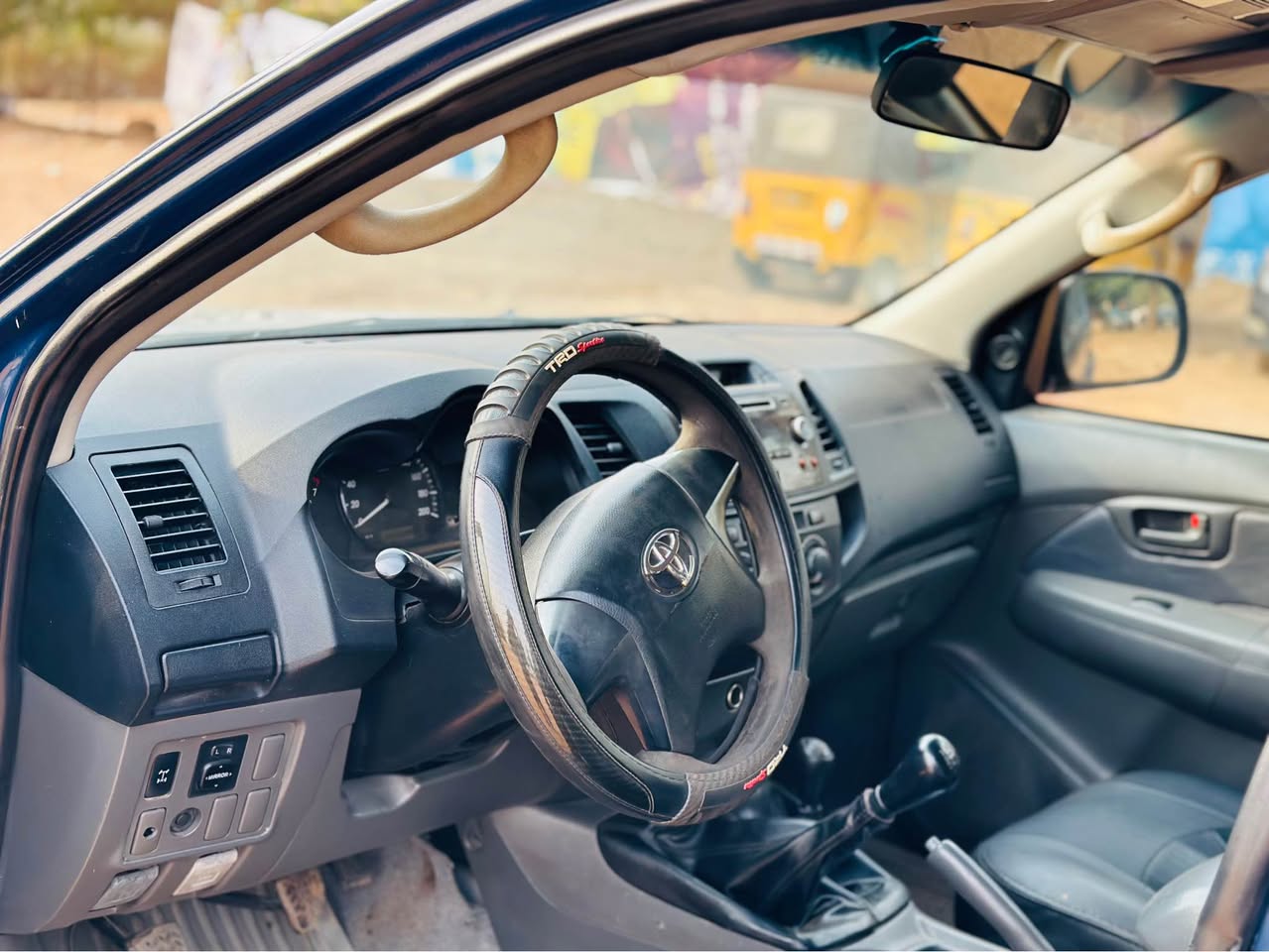 A picture of TOYOTA HILUX 4X4 2013