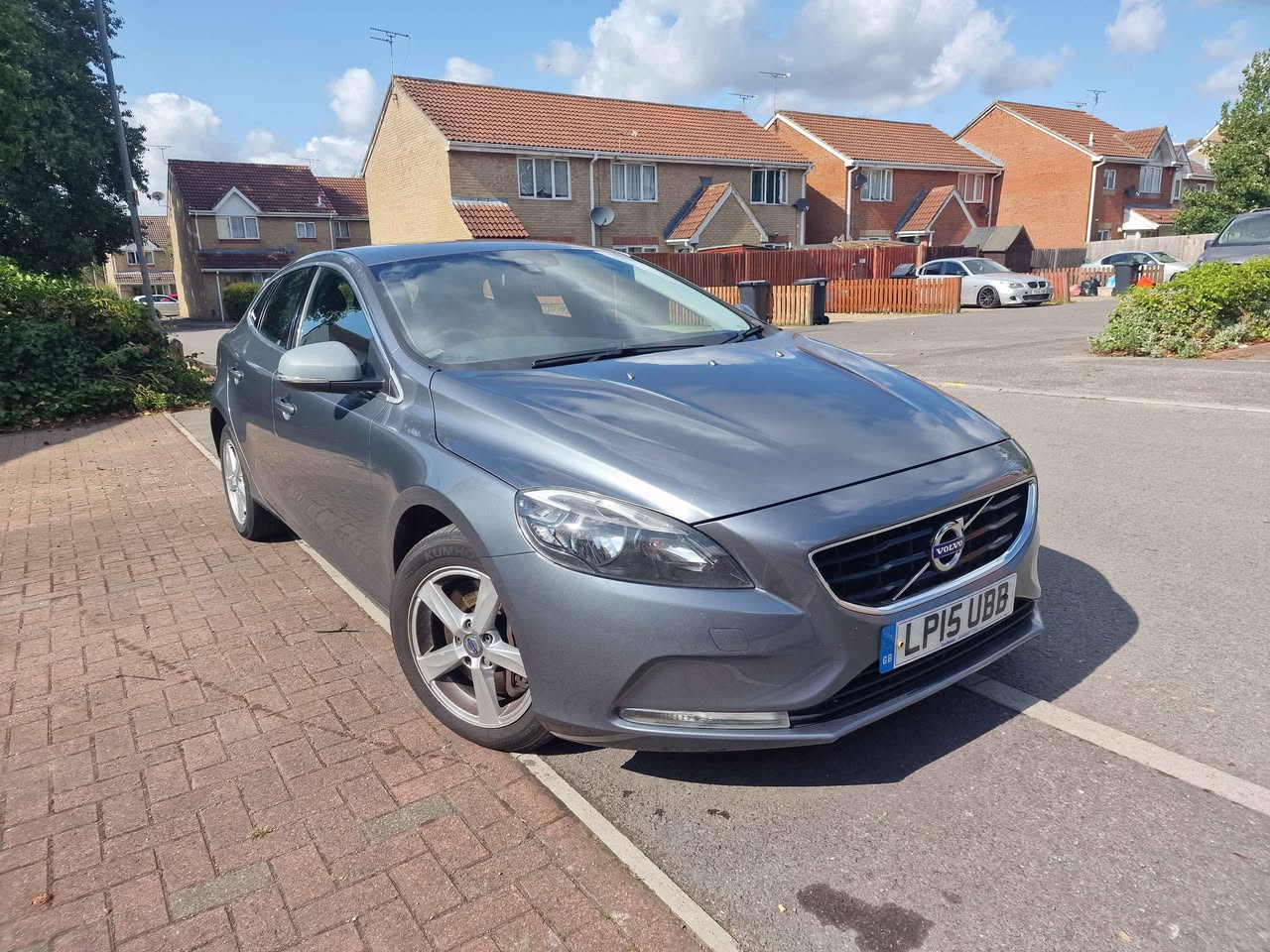 volvo v40