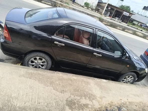 A picture of DISTRESS OWNER NEEDS MONEY NOW 05 TOYOTA COROLLA WITH SOUND