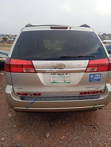 A picture of 2005 Toyota seinna