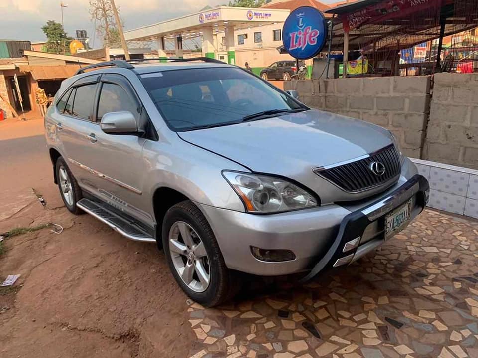 A picture of RX 330