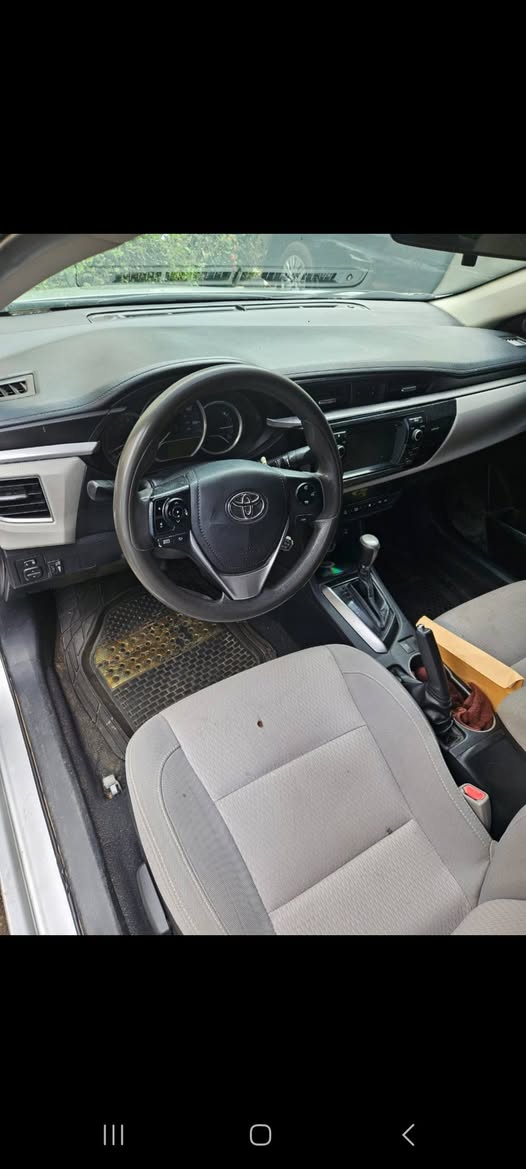 A picture of 2014 TOYOTA COROLLA 10 500 000