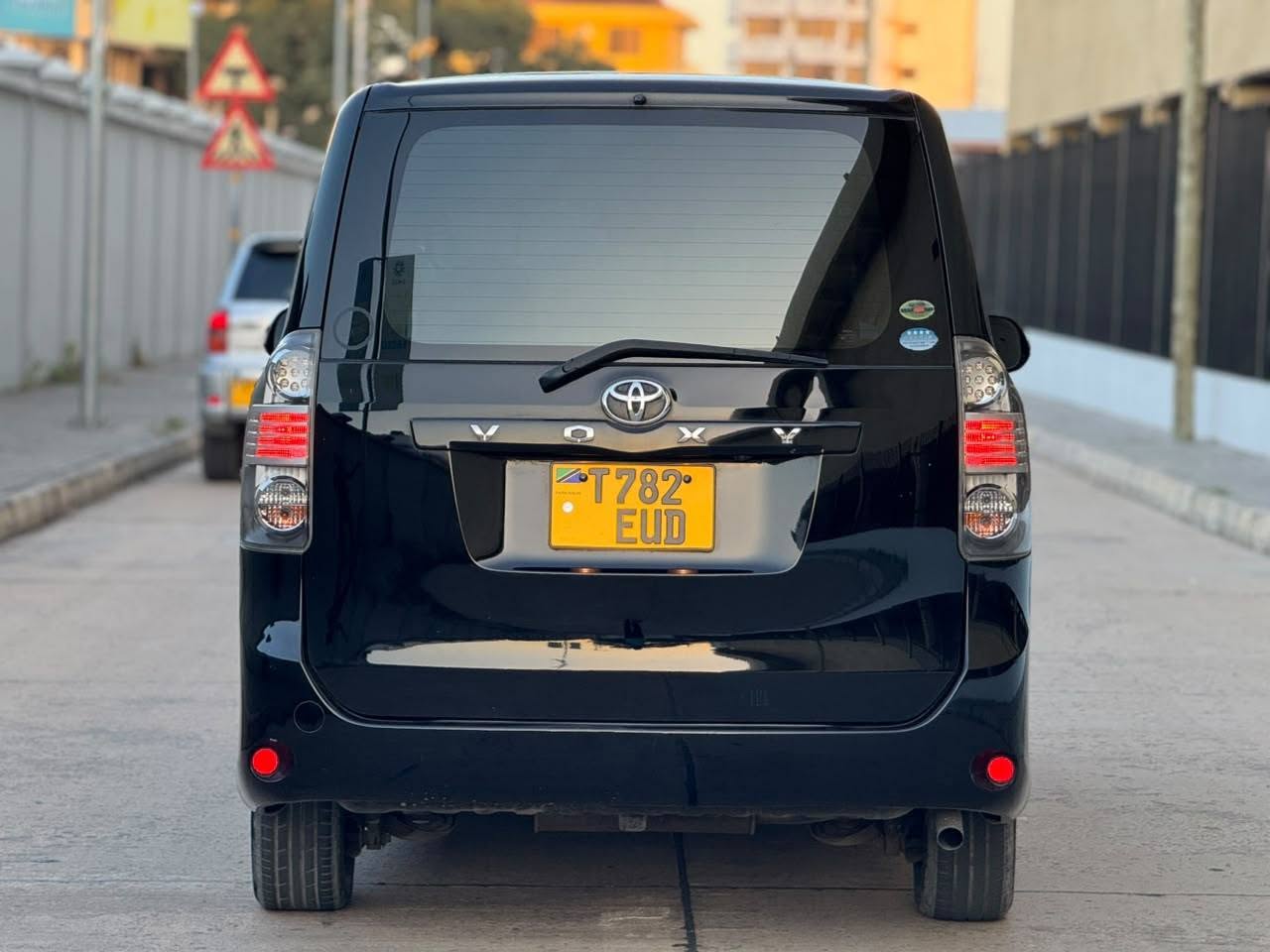 A picture of TOYOTA NOAH