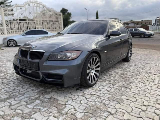 A picture of BMW E90 3 series 2008