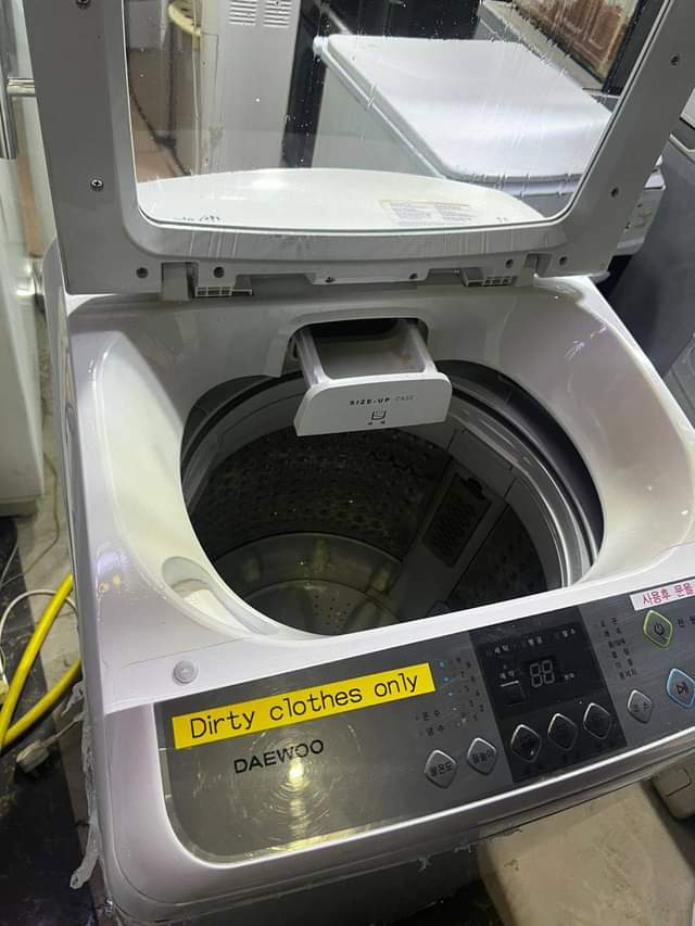 A picture of LG washing machine kg 11 Mpyaaa Inafua na kukausha Bei