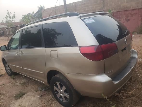 A picture of Toyota sienna