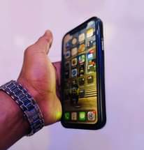 A picture of iPhone XS 256gb IOS 17 6 TT Face ID BH80