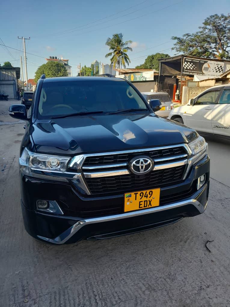 A picture of LANDCRUISER VXR 200 EDX PRICE MIL 200 CALL 0712827933 Engine