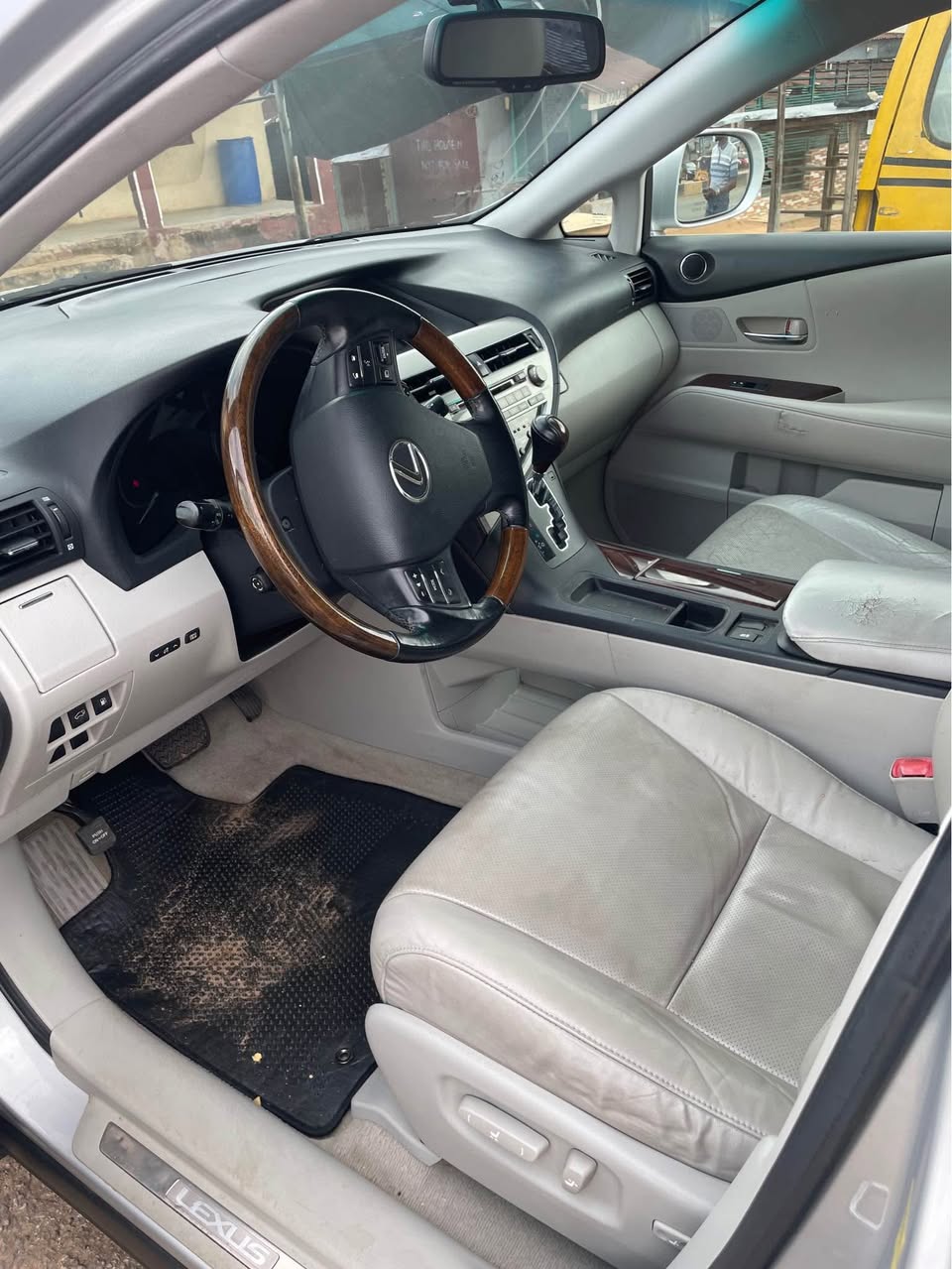 A picture of RX350 Toks