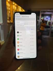 A picture of i phone 11 pro gb 512 small creck