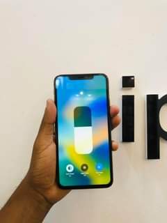 A picture of Iphone 11pro max gb256 face id Tt battery health 92