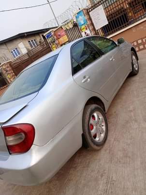 A picture of Toyota Camry 04