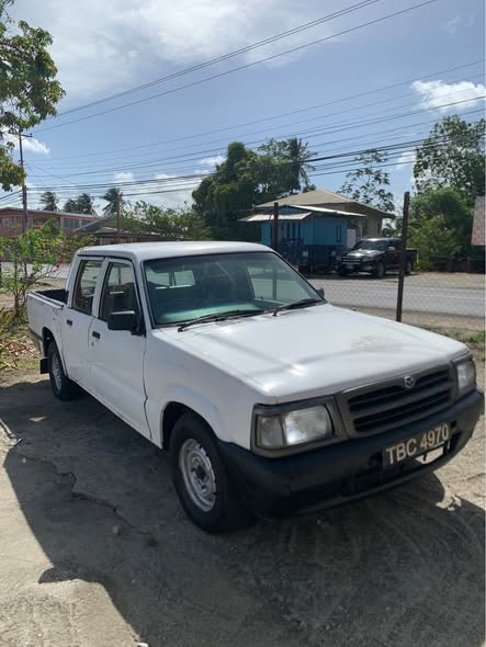 madza b2500