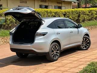 A picture of Toyota harrier kawundo 2015 model 2.0cc quick sale 87m 0756494005