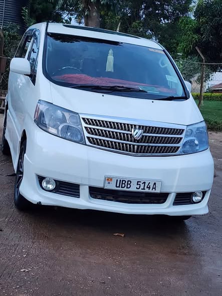 A picture of Toyota alphad for sala 22m
