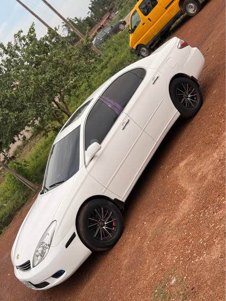 A picture of Lexus Es300 in pristine condition
