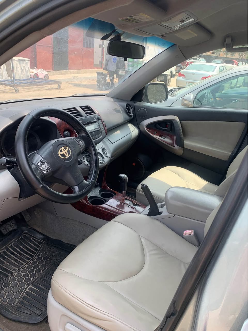 A picture of Toyota Rav4 2007 model