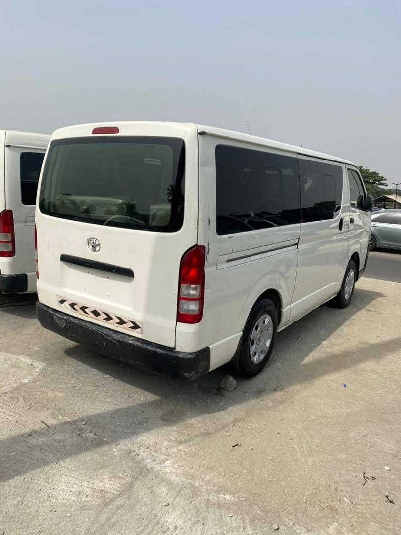 A picture of TOKS 015 TOYOTA HIACE BUS
