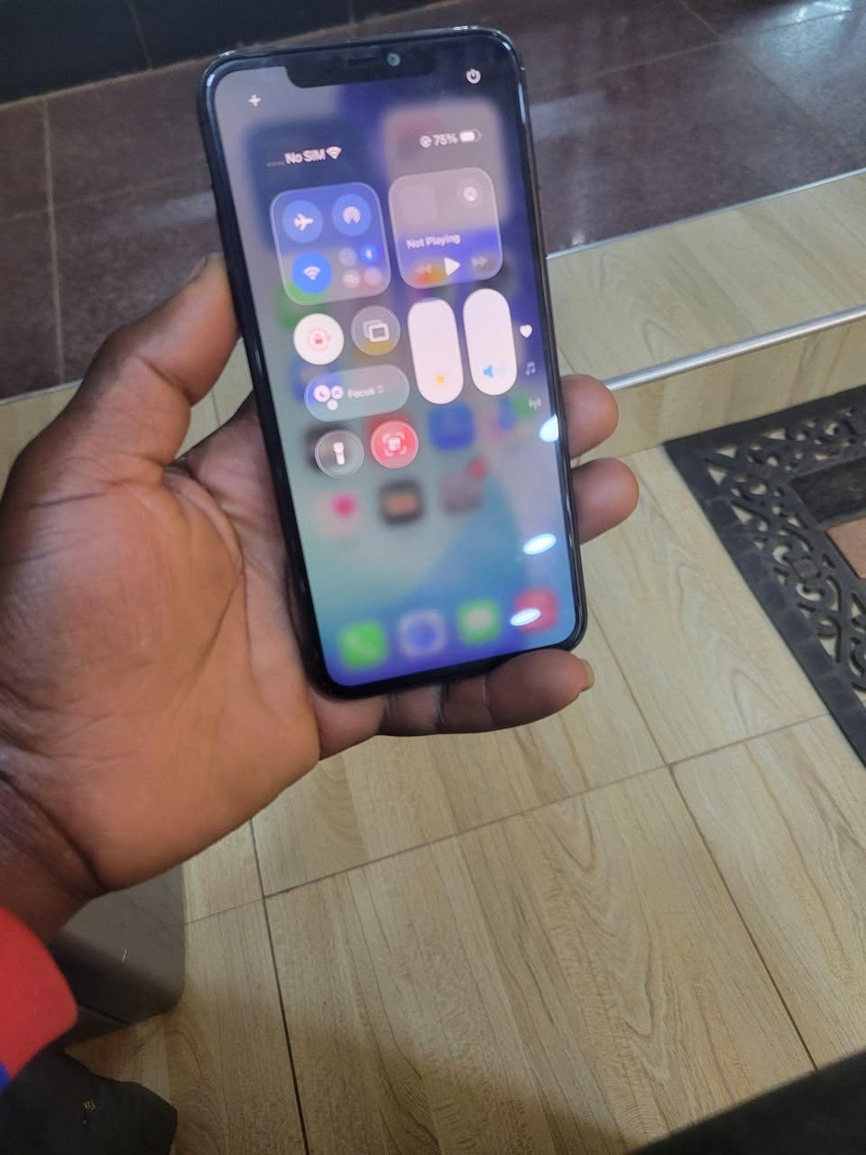 A picture of Iphone 11pm 64 gb