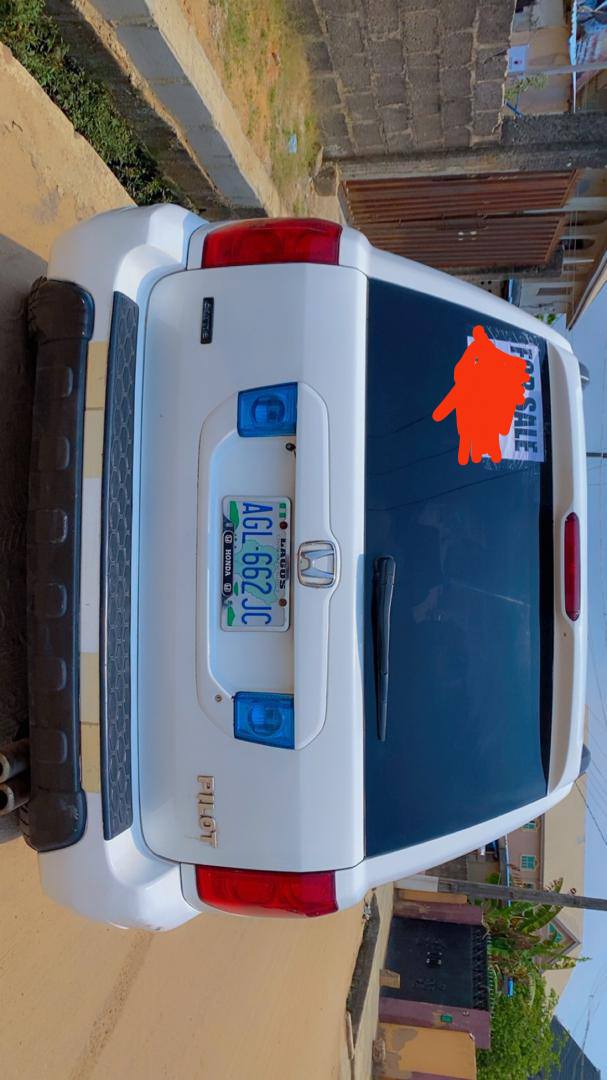 A picture of Honda Pilot 2004 Clean