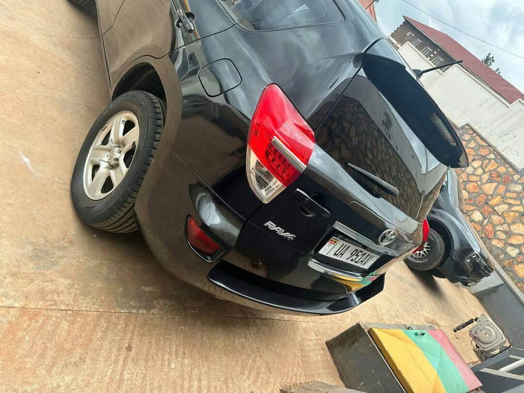 A picture of 2010 Toyota vanguard